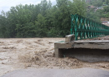 हनुमान मंदिर व भुंतर में भारी बारिश व ब्यास नदी में आई बाढ़