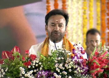 प्रधानमंत्री नरेंद्र मोदी ने तेलंगाना के वारंगल में भद्रकाली मंदिर में दर्शन और पूजा की