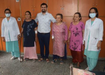 एक ही दिन में 3 महिलाओं के घुटने बदलने के सफल ऑपरेशन