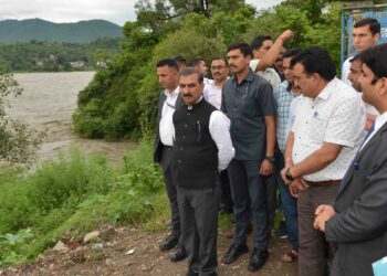 मुख्यमंत्री ठाकुर सुखविंदर सिंह सुक्खू  नादौन में बाढ़ प्रभावित क्षेत्रों का जायजा; अधिकारियों को दिए दिशा-निर्देश