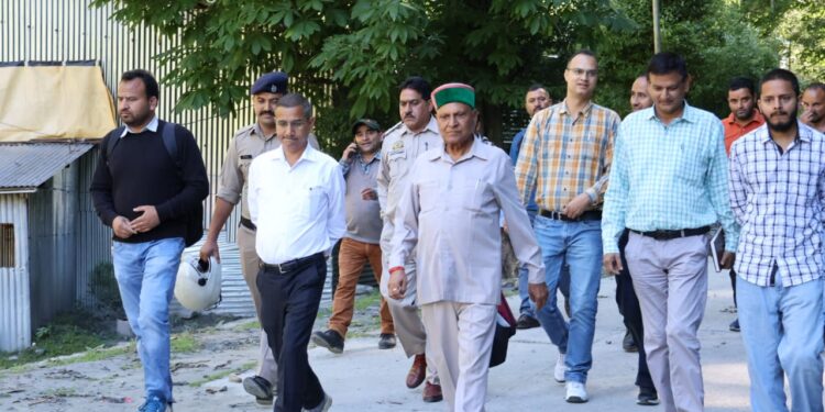 Chhota Bhangal क्षेत्र की दोनों सड़क मार्गों को खोलने का कार्य युद्ध स्तर पर जारी : See Video