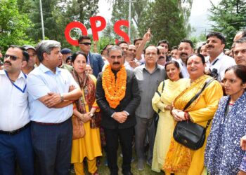 एनपीएस कर्मचारी संघ ने मुख्यमंत्री को सम्मानित किया और पुरानी पेंशन योजना की बहाली के लिए उनका धन्यवाद किया