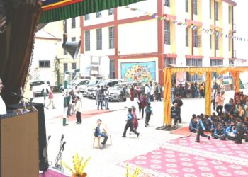 संभोता तिब्बतन स्कूल छोटा शिमला में आध्यात्मिक गुरु दलाई लामा के जन्मदिवस पर राजस्व, बागवानी एवं जनजातीय विकास मंत्री जगत सिंह नेगी ने  88वें जन्मदिन की शुभकामनाएं