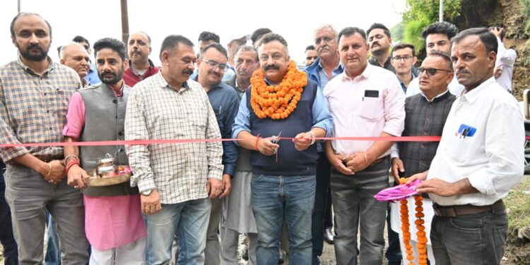 शिक्षा मंत्री ने टाहू गांव में बस अड्डे से मेहता नगर संपर्क मार्ग का किया लोकार्पण