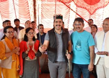 ग्रामीण क्षेत्र की सभी पंचायतों को सड़क सुविधा से जोड़ना व उन्हें सभी प्रकार की मूलभूत सुविधाएं उपलब्ध करवाने के लिए   प्रदेश सरकार प्रतिबद्ध – विक्रमादित्य सिंह