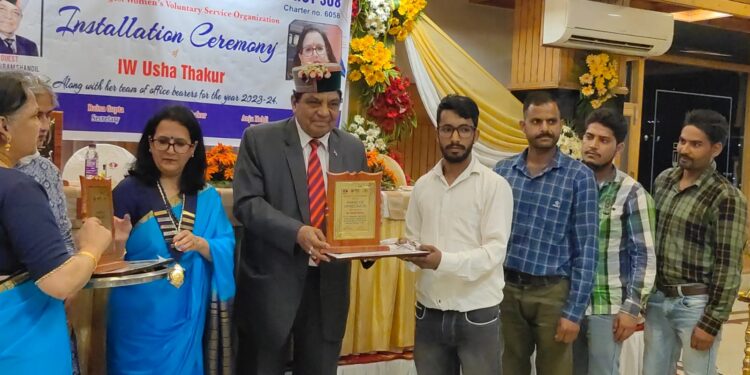 ऊषा ठाकुर बनी इनरव्हील क्लब सोलन मिडटाउन की प्रधान रैना गुप्ता बनी सचिव