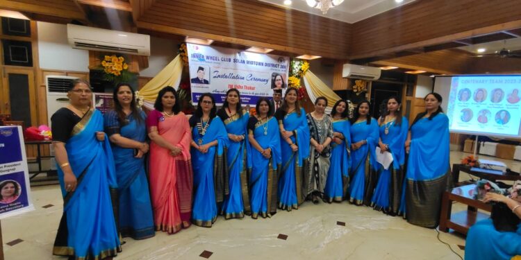 ऊषा ठाकुर बनी इनरव्हील क्लब सोलन मिडटाउन की प्रधान रैना गुप्ता बनी सचिव