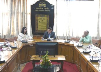 सेब सीजन के दृष्टिगत वैकल्पिक मार्गों को चिन्हित कर उनका सुधारीकरण करें सुनिश्चित – उपायुक्त