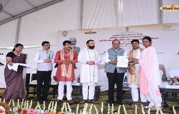 दिल्ली के उपराज्यपाल ने ‘ग्रामोद्योग विकास योजना’ के तहत 130 लाभार्थियों को मधुमक्खी बक्से और टूलकिट वितरित किए