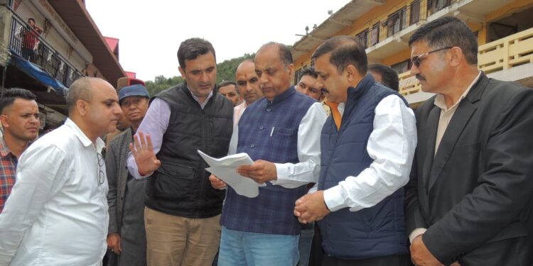 जिनके घर चले गये उन्हें तिरपाल भी नहीं दे पाई सरकार : जयराम ठाकुर