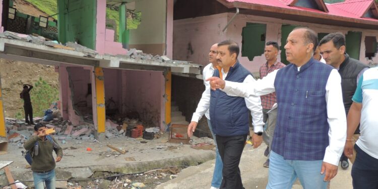 जिनके घर चले गये उन्हें तिरपाल भी नहीं दे पाई सरकार : जयराम ठाकुर