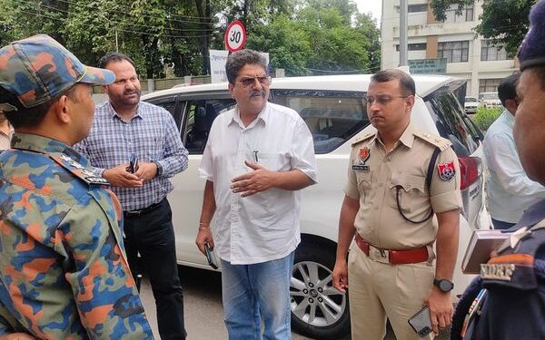 नवांशहर उपायुक्त एवं एस.एस.पी ने किया बारिश प्रभावित क्षेत्रों का दौरा