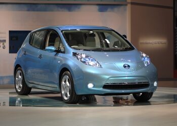 सड़क परिवहन और राजमार्ग मंत्रालय (MoRTH) ने घोषणा की कि बैटरी चालित वाहनों को हरी लाइसेंस प्लेट दी जाएगी और उन्हें परमिट आवश्यकताओं से छूट दी जाएगी।