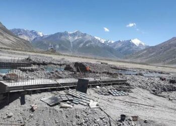 नितिन गडकरी ने कहा कि राष्ट्रीय राजमार्ग 301 पर कारगिल-ज़ंस्कर इंटरमीडिएट लेन को जल्द ही उन्नत किया जा रहा है