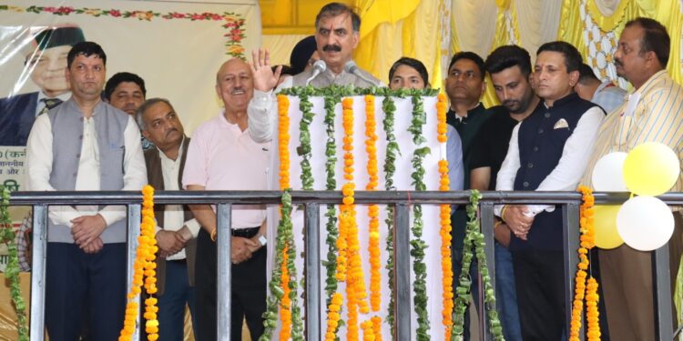 फल उत्पादन बढ़ाने के दृष्टिगत प्रदेश में विकसित होंगे फल केन्द्रः मुख्यमंत्री