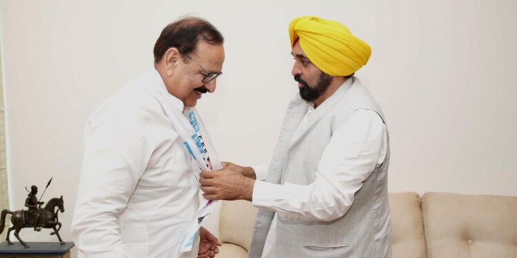 पंजाब में भाजपा को लगा बड़ा झटका, अबोहर से पूर्व भाजपा विधायक अरुण नारंग आप में हुए शामिल