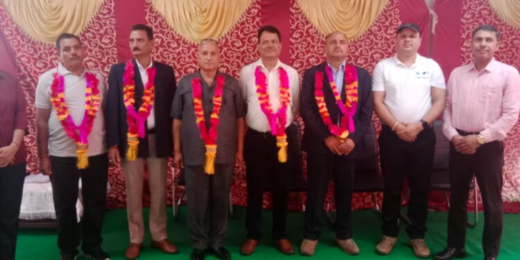 काँगड़ा पुलिस से पाँच पुलिस कर्मचारी पुलिस विभाग में अपनी अमूल्य सेवायें देने के उपरान्त सेवा निवृत