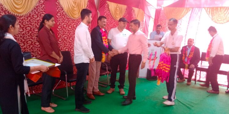 काँगड़ा पुलिस से पाँच पुलिस कर्मचारी पुलिस विभाग में अपनी अमूल्य सेवायें देने के उपरान्त सेवा निवृत