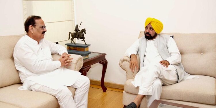 पंजाब में भाजपा को लगा बड़ा झटका, अबोहर से पूर्व भाजपा विधायक अरुण नारंग आप में हुए शामिल