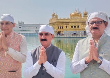 मुख्यमंत्री ठाकुर सुखविंदर सिंह सुक्खू ने आज अमृतसर में ऐतिहासिक एवं विश्व प्रसिद्ध स्वर्ण मंदिर में शीश नवाया