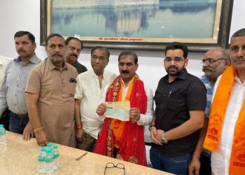 अमृतसर में बसे हिमाचलियों की ओर से मुख्यमंत्री राहत कोष के लिए 2 लाख 21 हजार रुपए का अंशदान