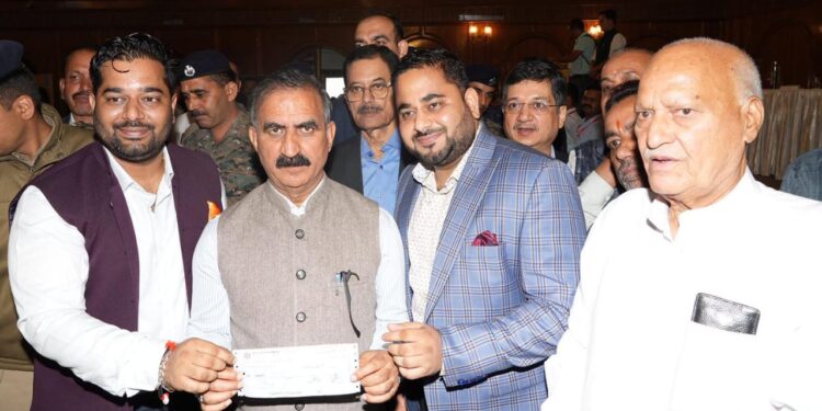 विभिन्न संस्थाओं ने किया आपदा राहत कोष में 20 लाख रुपये अंशदान