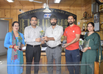 चामुंडा मंदिर में नवरात्रों से कैनोपी में श्रद्वालुओं को मिलेंगे फूल: डीसी