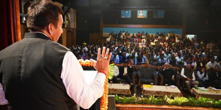 Hindi Diwas : भाषा एवं संस्कृति विभाग द्वारा हिन्दी में उत्कृष्ट कार्य करने वाले विभागों को सम्मानित किया