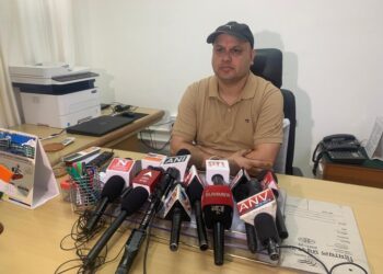 धर्मशाला में भागसू नाग नाले में नहाने उतारा पंजाब का एक पर्यटक तेज बहाव में बह गया : See Viral Video