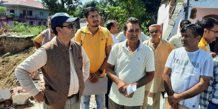 केंद्रीय टीम ने ज़िला के आपदा प्रभावित क्षेत्रों का दौरा कर नुकसान का लिया जायज़ा।