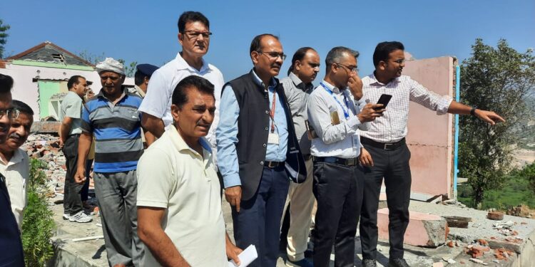 केंद्रीय टीम ने ज़िला के आपदा प्रभावित क्षेत्रों का दौरा कर नुकसान का लिया जायज़ा।