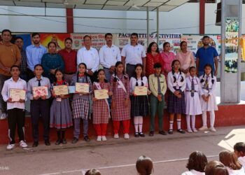 Hamirpur : जवाहर नवोदय विद्यालय डूंगरी में अंतर्विद्यालयी कविता पाठ प्रतियोगिता