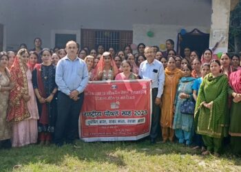 आंगनवाड़ी कार्यकर्ताओं ने गीत के माध्यम से दिया पोषण का संदेश