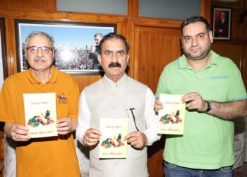 मुख्यमंत्री ने पोषण पर पुस्तिका का विमोचन किया