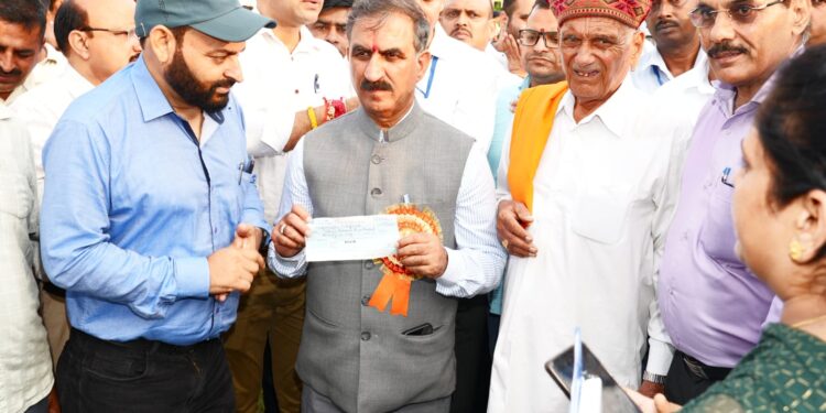 विभिन्न संस्थाओं ने किया आपदा राहत कोष में अंशदान