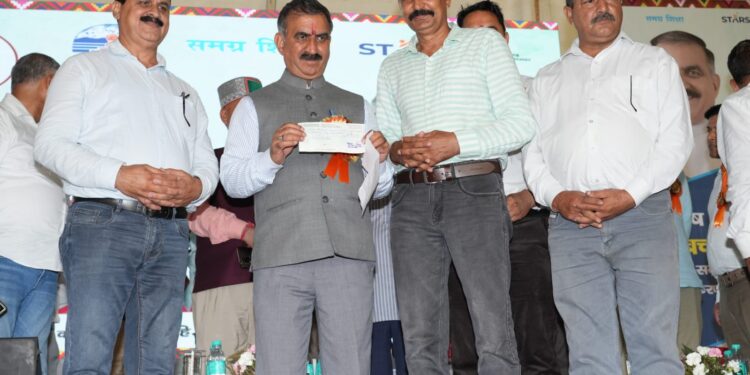 विभिन्न संस्थाओं ने किया आपदा राहत कोष में अंशदान