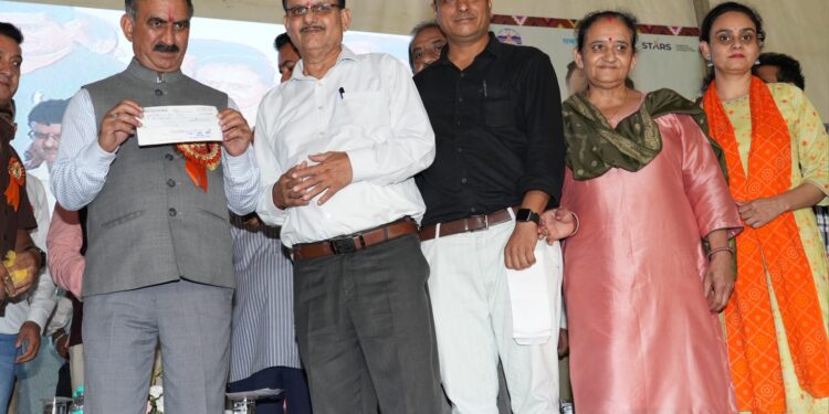 विभिन्न संस्थाओं ने किया आपदा राहत कोष में अंशदान