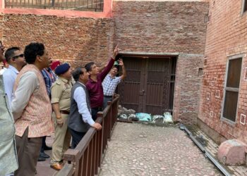 जलियांवाला बाग में सेनानियों को श्रद्धांजलि अर्पित