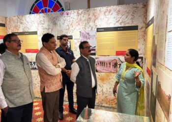 मुुख्यमंत्री ने विभाजन संग्रहालय का अवलोकन किया