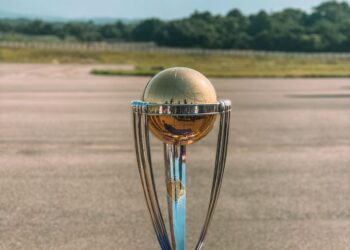 Cricket World Cup 2023: धर्मशाला पहुंची क्रिकेट विश्व कप की ट्रॉफी, पैराशूट से की जाएगी पुष्प वर्षा