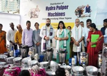 ग्रामोद्योग विकास योजना’ के तहत ओडिशा के भुबनेश्वर में टूल-किट एवं मशीनरी का वितरण किया गया