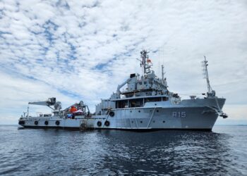 INS Nireekshak departed Trincomalee  On Completion of Dive Training Exercise