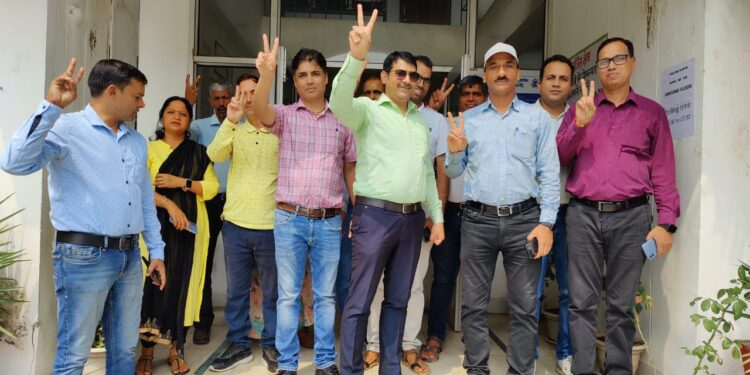 बीएसएनएल के हमीरपुर वाणिज्य क्षेत्र नावों में संचार निगम ऐग्जीक्यूटिव एसोसिएसन ने भारी मतों से जीत दर्ज की