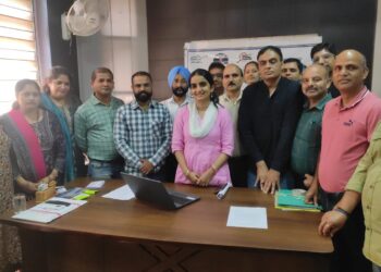 एडीसी कांगड़ा गंधर्व रथौ ने स्वच्छता पखवाड़ा के उपलक्ष्य में जिंगल का शुभारंभ किया