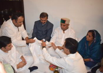 विधायक नीरज नैय्यर की माता की रस्म क्रिया में हुए शामिल मुख्यमंत्री