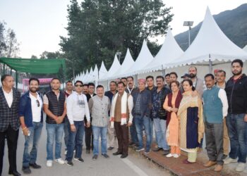 स्पोर्ट्स ग्राउंड ढालपुर में लगी 4 हाई मास्क लाइट  सीपीएस सुन्दर ठाकुर ने आज किया लोकार्पण