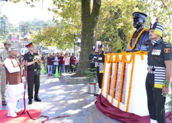 राज्यपाल ने लेफ्टिनेंट जनरल दौलत सिंह की प्रतिमा का अनावरण किया