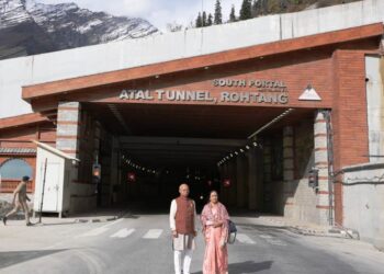 राज्यपाल ने अटल टनल रोहतांग का दौरा किया