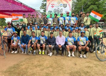 आर्मी की 62 कैवलरी साईकल अभियान का ऊना पहुंचने पर  कर्नल एसके कालिया ने किया स्वागत