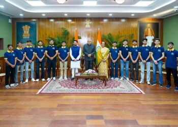 केंद्रीय मंत्री अनुराग ठाकुर की अनूठी पहल सांसद भारत दर्शन, हमीरपुर संसदीय क्षेत्र की होनहार बेटियों के बाद अब बेटों को ले गये भारत भ्रमण पर